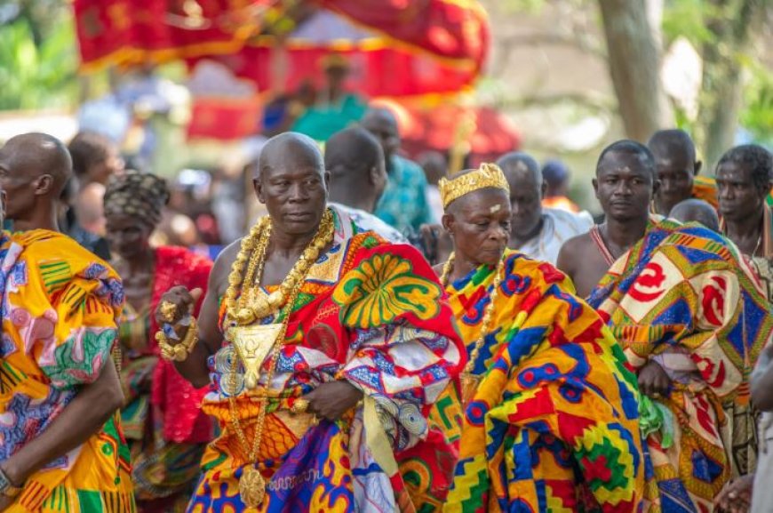 Ghana's Kente Cloth: Symbolism and Modern Fashion